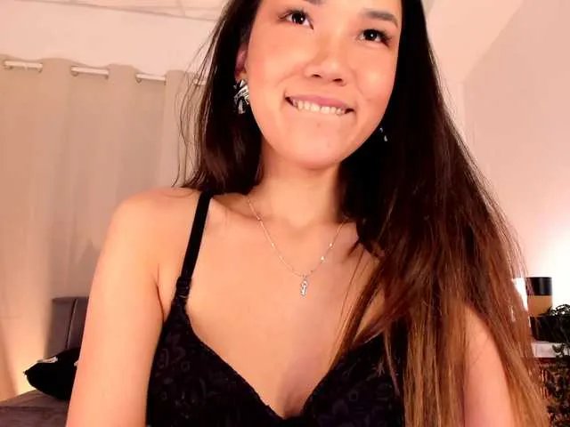 Divine-Madness on BongaCams