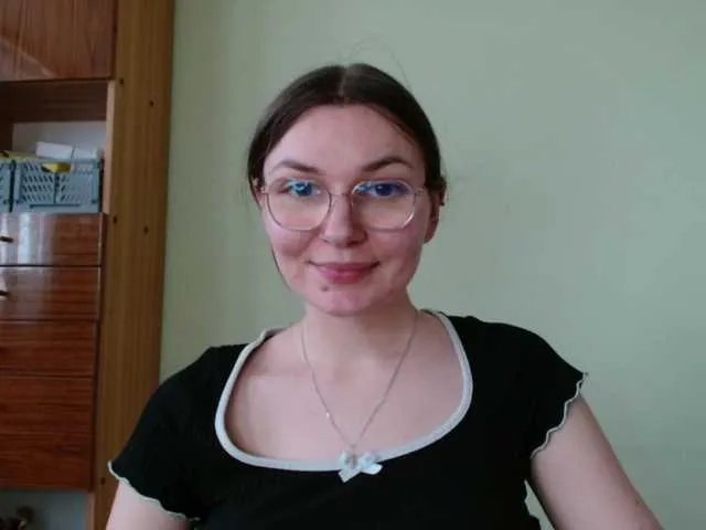 Ellyxcute — Hey there :) lets have some naughty & kinky fun 