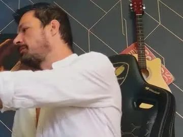 aaronbomer on Chaturbate