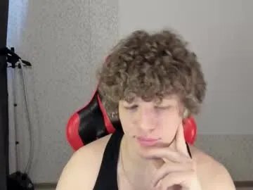 alex_mactavish — take off T-shirt [199 tokens left] #lovense #bigcock #cum #young #muscle