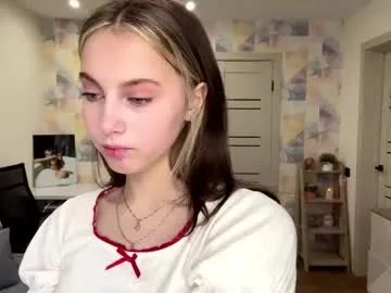 audiedelorbe — GOAL: gently massage my breast [28 tokens remaining] Welcome to my room! Let's have a good time together #new #18 #shy #skinny #cute