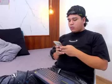 bennett_alejoo on Chaturbate