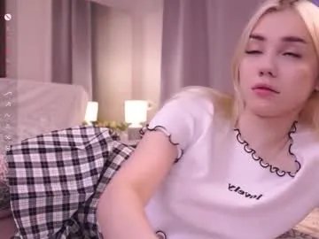 blue_bow on Chaturbate