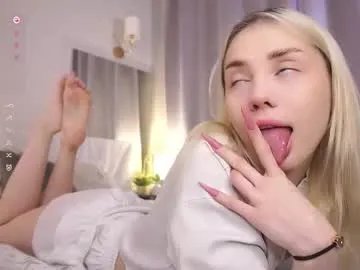 blue_bow on Chaturbate