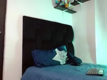 darius_phoenix — roound 1   #muscle #uncut #bigcock #cum #thickcock [999 tokens remaining)]