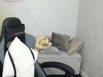 elizabeth_harpper — GOAL: stand up and turn around [20 tokens remaining] Welcome to my room! #natural #redhead #young #skinny #findom