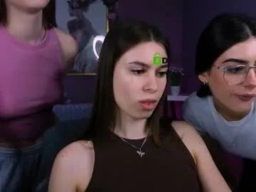 flora_ri on Chaturbate