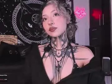 hazellwitch on Chaturbate