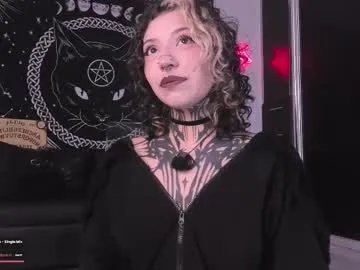 hazellwitch on Chaturbate