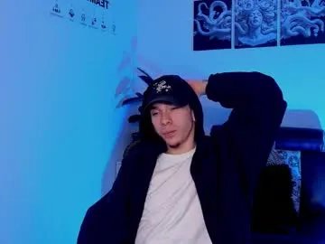 james_adamss_ on Chaturbate