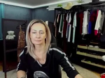 julia__cherry_'s avatar