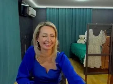 julia__cherry_ on Chaturbate