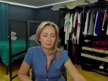 julia__cherry_ on Chaturbate