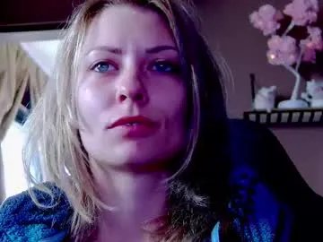 karoline121 on Chaturbate