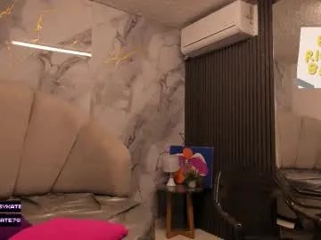 katemoss70 — GOAL: Shake my ass in doggy [4 tokens left]