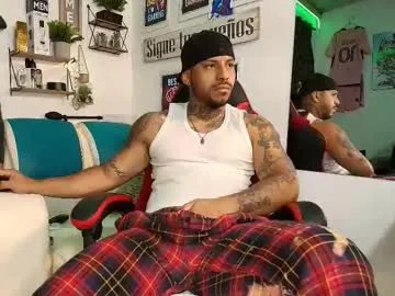 leenar_key on Chaturbate