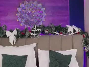 loradevine on Chaturbate