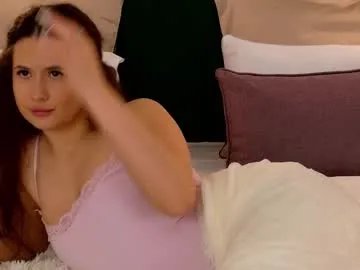 milaleoneli on Chaturbate