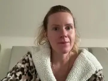 red_head_rosie_69 on Chaturbate