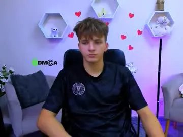 travis_wolf_ on Chaturbate