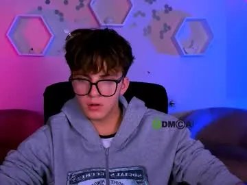 travis_wolf_ on Chaturbate