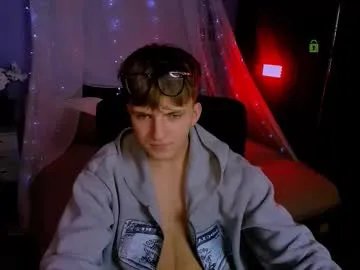 travis_wolf_ on Chaturbate