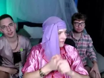 travis_wolf_ on Chaturbate