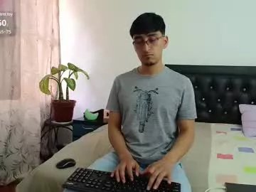 versatileguuy on Chaturbate