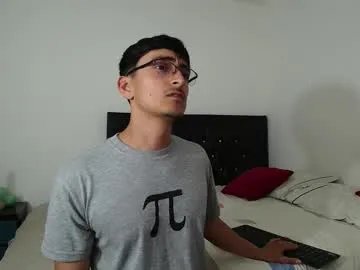 versatileguuy on Chaturbate