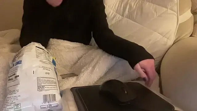 18yoteenvirgin on StripChat