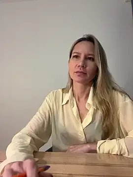 1Moonlight1 on StripChat