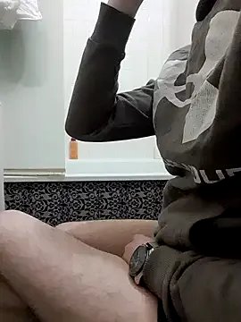 80julien on StripChat