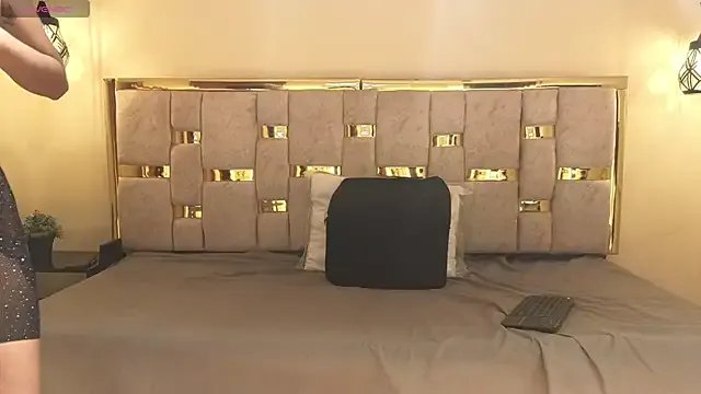 _Caroline34 on StripChat