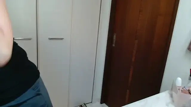 _Ema_ch on StripChat