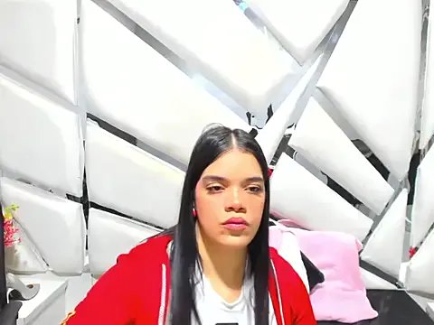 _EmilySquirt — naked full andspit tits