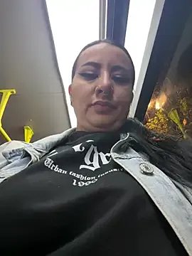 Abril_Luv on StripChat