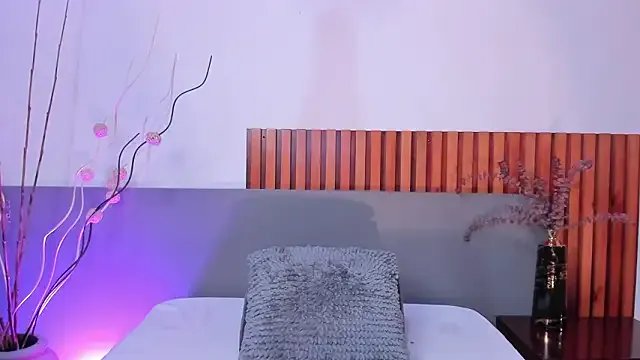 AelinDuvalier on StripChat