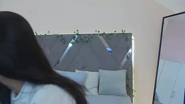 Agnessa on StripChat