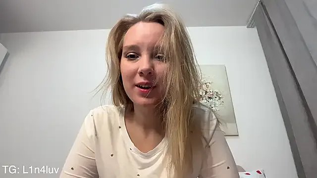 AIicaparkerc — TAKE OFF ONE STRAP BRA