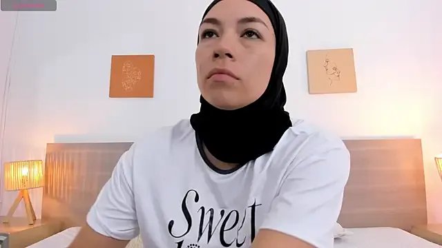 aisha_vs on StripChat