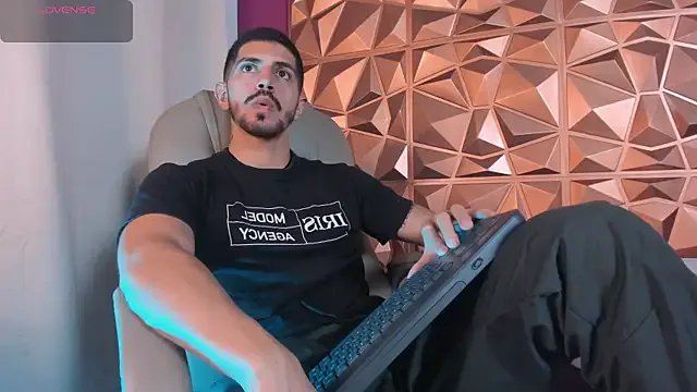 AlejandroStormm — Show your biceps for me