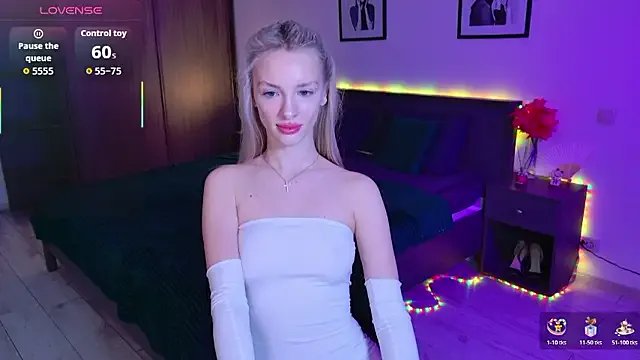 AleksaBlonde on StripChat