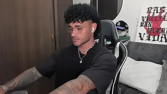 Alessandro_Vanni on StripChat