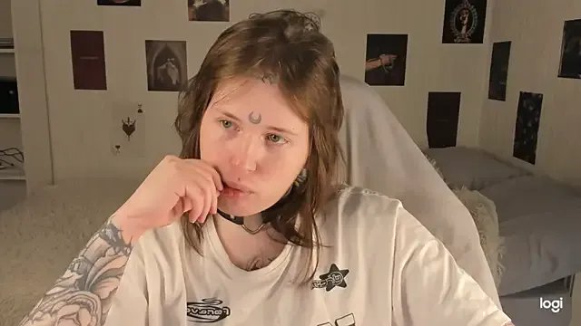 Alice_moonshard on StripChat