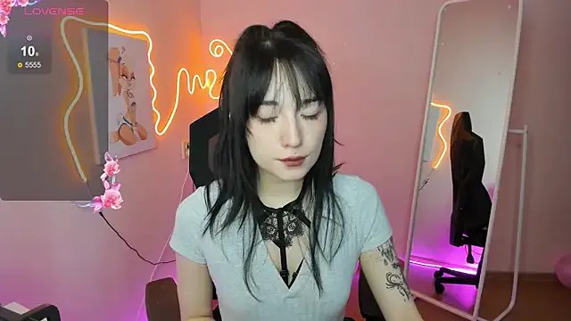 AliceeinWonderlanddd — show belly