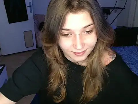 AlienforTwenty on StripChat