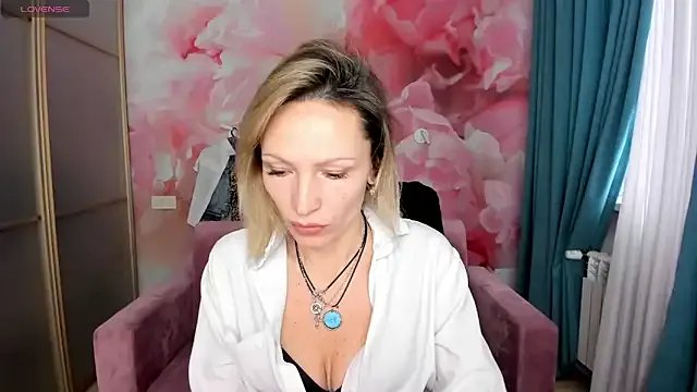 AlinaMoor on StripChat