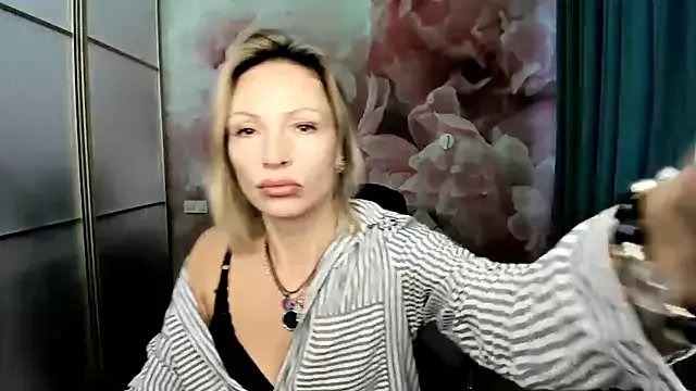 AlinaMoor on StripChat