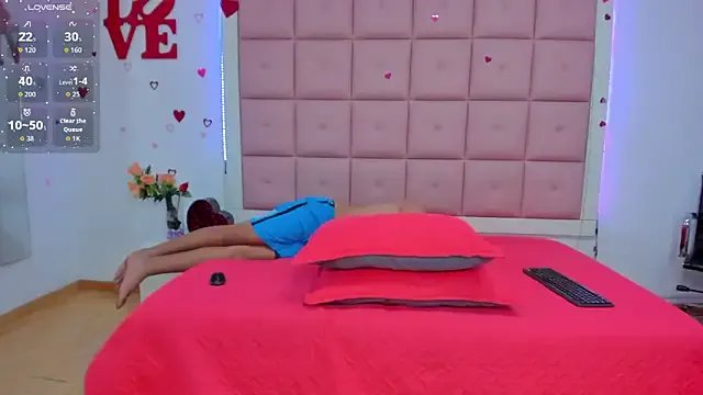 Aliss_Aron on StripChat