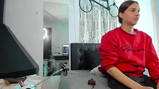 Almaazz on StripChat